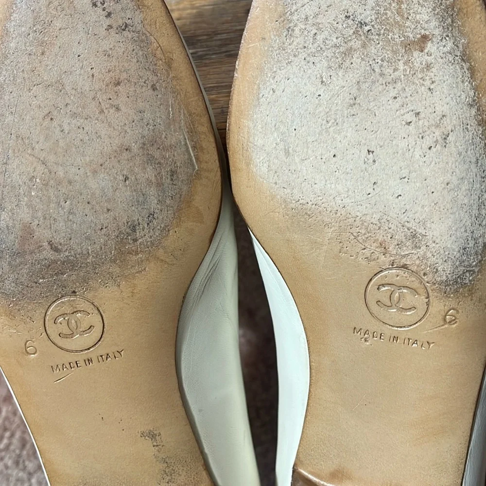 CHANEL Vintage Off-White Leather Flats 6 - Picture 10 of 10